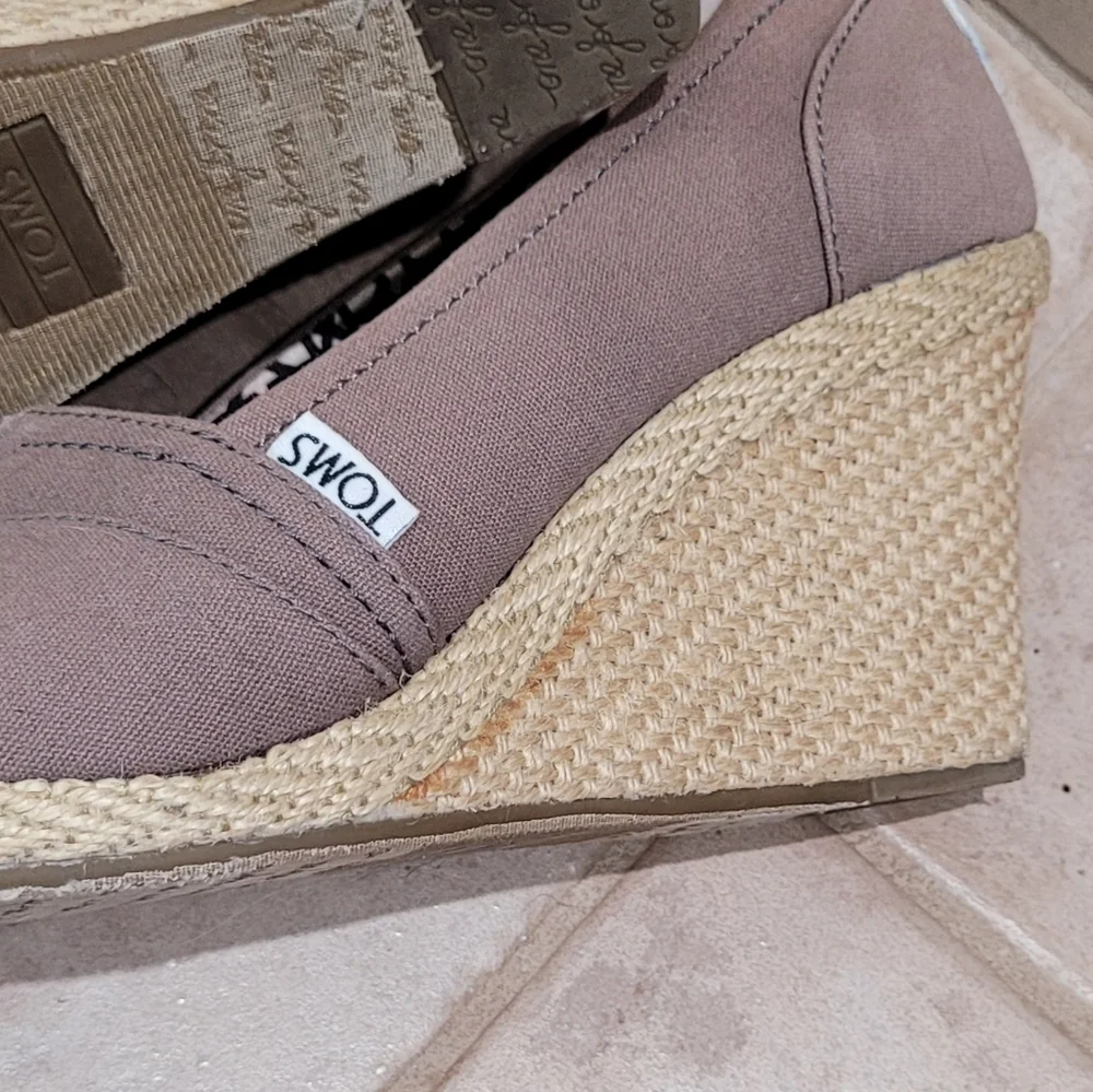 Tom's Tan Calypso Canvas Wedge Espadrilles Women's Size 9 - Picture 9 of 9